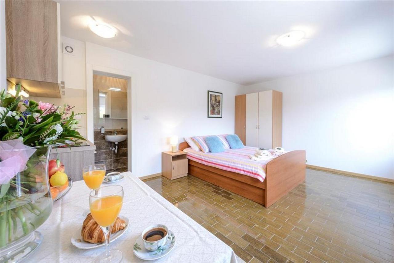 Guest House Rooms Rose Molunat Ngoại thất bức ảnh