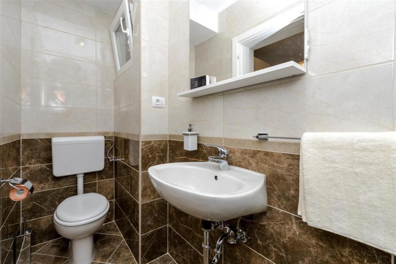 Guest House Rooms Rose Molunat Ngoại thất bức ảnh