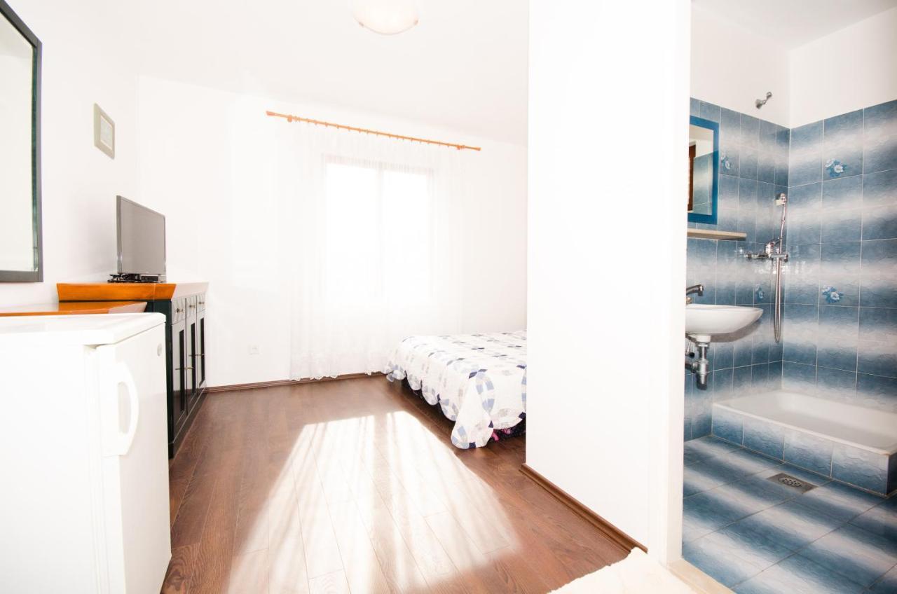 Guest House Rooms Rose Molunat Ngoại thất bức ảnh